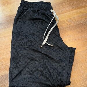 Vuori Performance Joggers Black Print